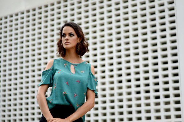 How is the UK automotive industry enhancing customer experience through technology?